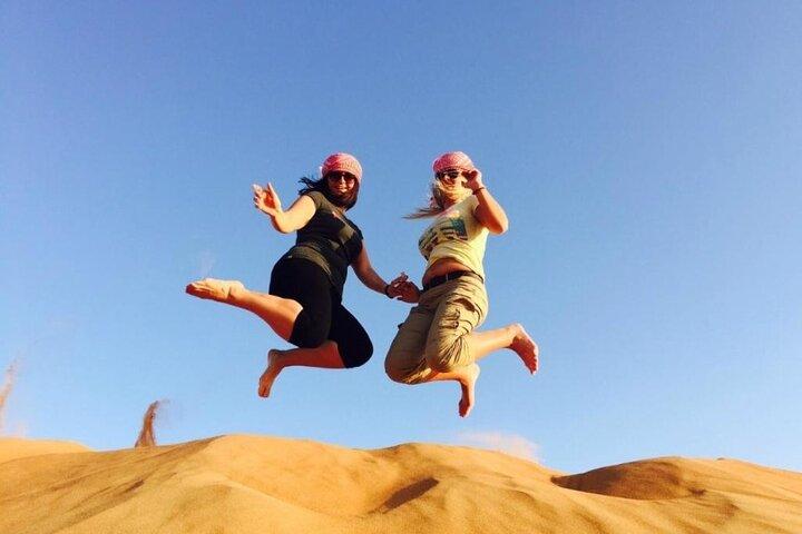 Safari privé d'une journée dans le désert des dunes rouges à Nazwa