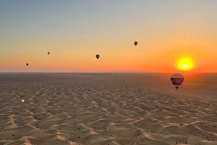 Visite en montgolfière de Dubaï avec petit-déjeuner et transfert à dos de chameau