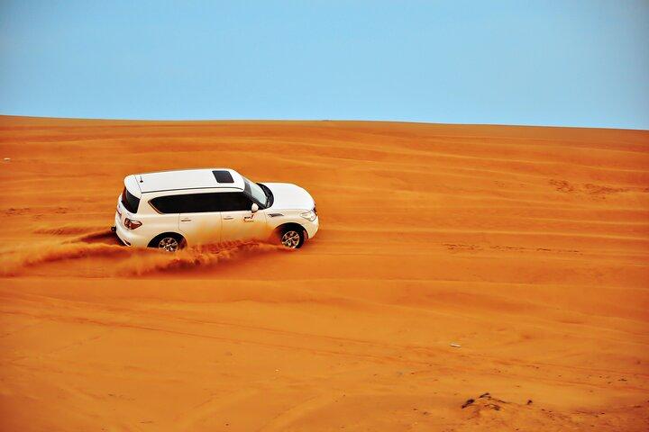 Safari privé dans le désert en soirée avec dîner barbecue et sandboard