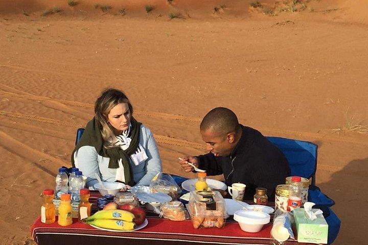 Safari dans le désert d'une demi-journée avec petit-déjeuner de style bédouin