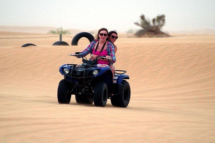 Safari matinal dans le désert avec quad autonome