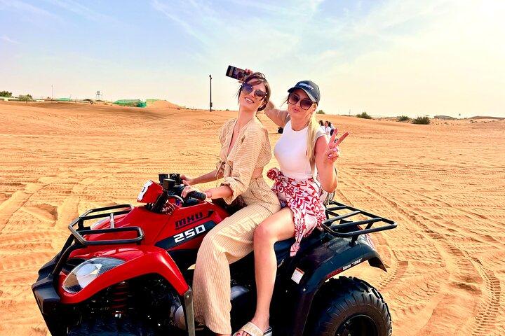 Vip désert safari balade à dos de chameau, quad et barbecue