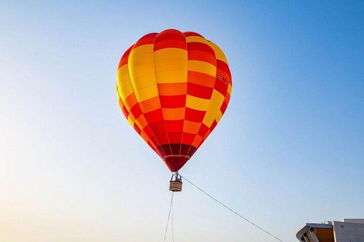Dubaï : Vol en montgolfière matinal avec prise en charge à l'hôtel
