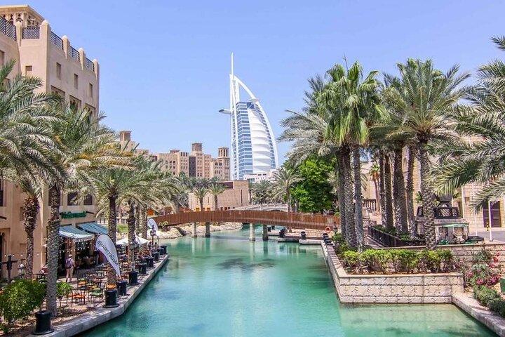 Visite privée de la ville de Dubaï 5 * d'une demi-journée avec une voiture de luxe 4X4