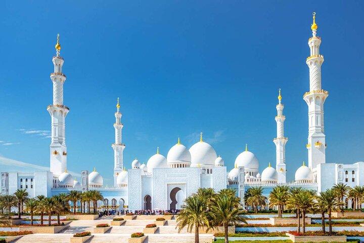 Depuis Dubaï : Visite de la mosquée Sheikh Zayed et Ferrari World avec billet