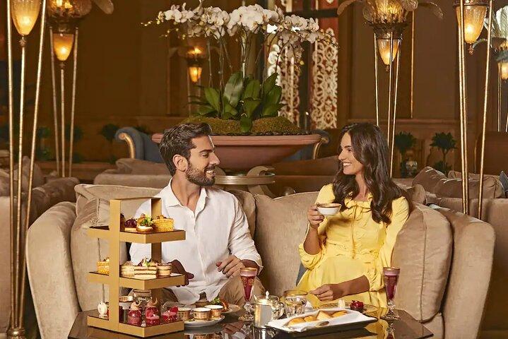 Découvrez Emirates Palace Hi-Tea et visitez la mosquée Sheikh Zayed