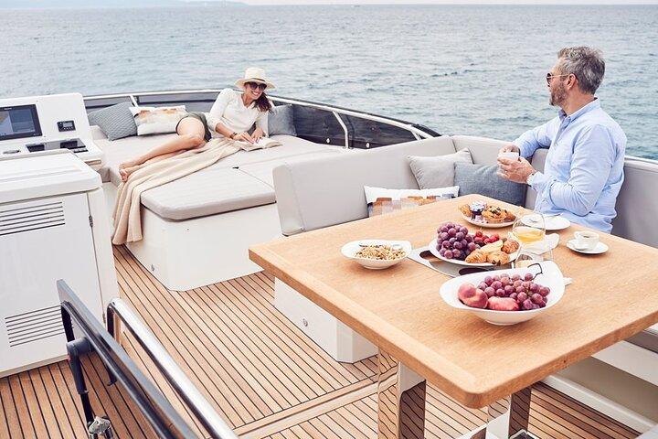 Luxe sur les eaux : croisière en bateau-maison de 90 pieds à Dubaï