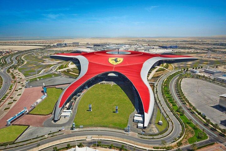 Tour de ville d'Abou Dabi, Ferrari World, visite de la Grande Mosquée au départ de Dubaï