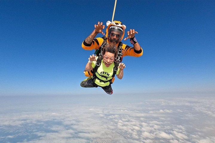 Excursion combinée SkyDive et Desert Safari avec transfert