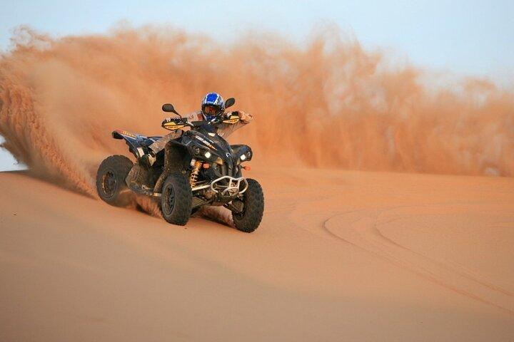 Excursion en quad de 30 min à Dubaï avec promenade en chameau et embarquement de sable