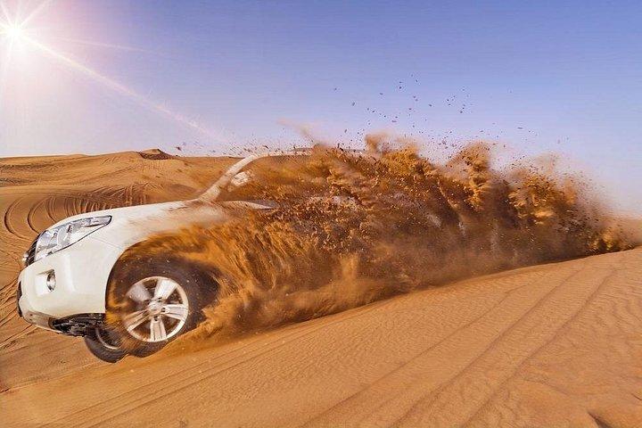 Safari passionnant dans le désert de 6 heures en 4x4 avec spectacle de divertissement