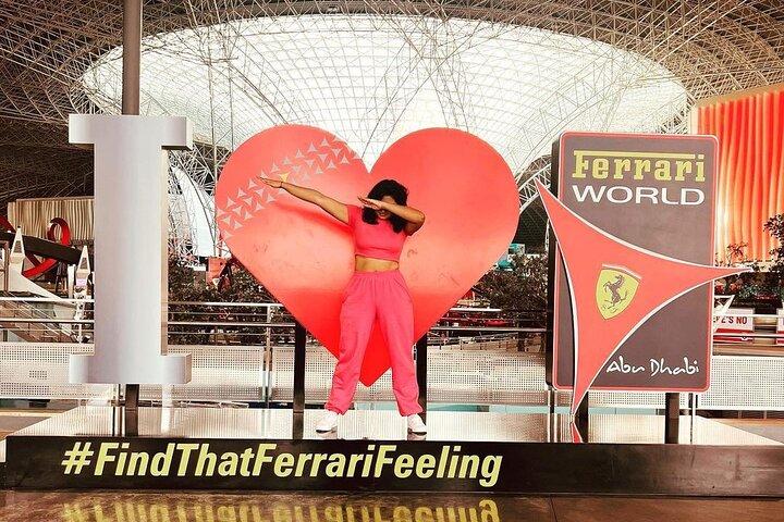 Visite privée de 8 heures : Ferrari World et le musée du Louvre avec prise en charge