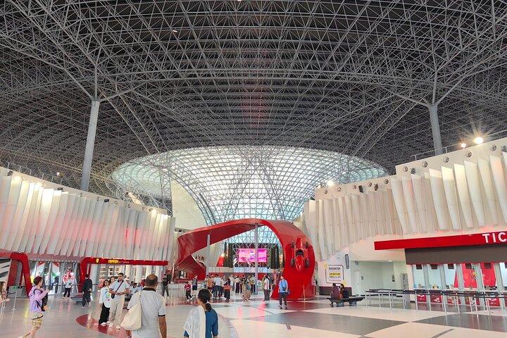 Billets d'entrée au Ferrari World Abu Dhabi avec prise en charge