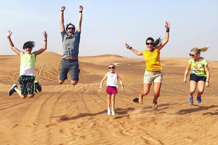 Safari en soirée partagé de 6 heures dans le désert à Dubaï avec 4x4 et barbecue