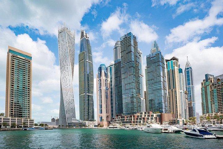 Visite privée d'Abu Dhabi à Dubaï avec un arrêt de 4 heures en route