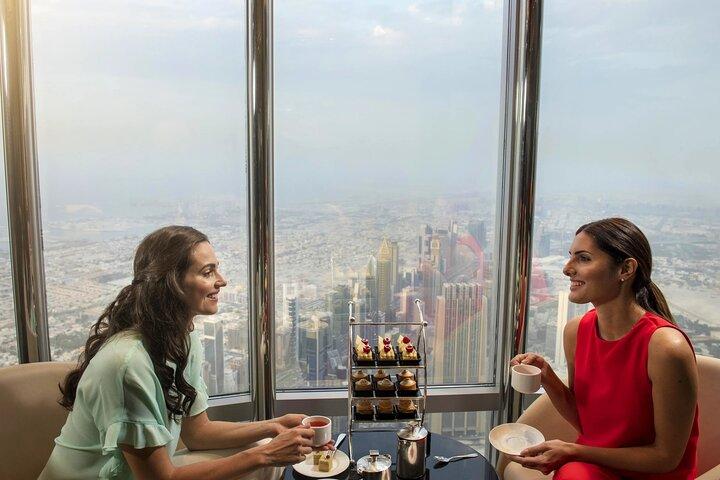 Le Lounge Burj Khalifa niveau 154 +153 + 152 avec choix de restaurants