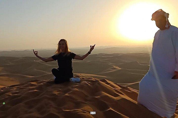 Lever de soleil privé à Dubaï avec embarquement à dos de chameau Red Dune Bashing