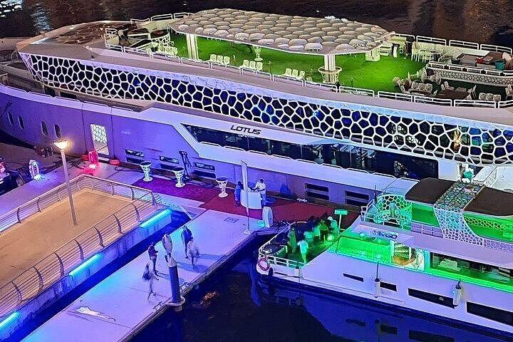 Dîner-croisière Lotus VIP Mega Yacht