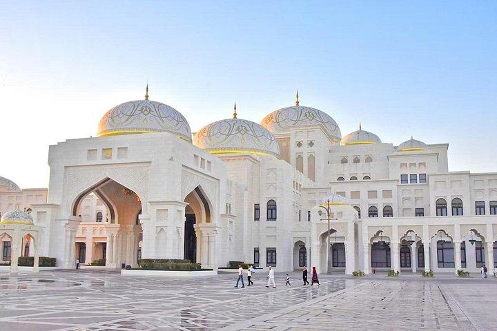 Visite guidée d'Abu Dhabi incluant Qasr Al Watan et déjeuner local