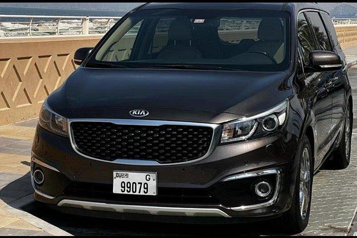 Voiture d'une journée avec services de chauffeur à Dubaï