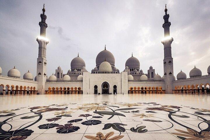Visite privée d'une journée complète de la ville d'Abu Dhabi avec transfert