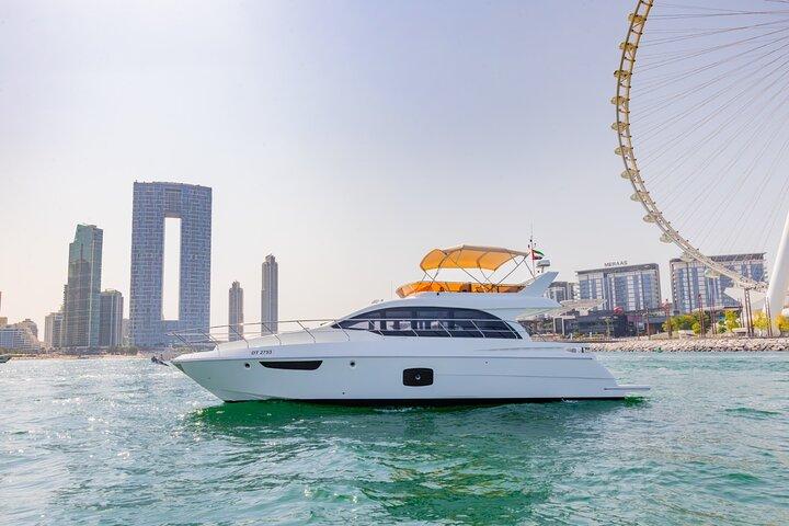 Privé : visite VIP en yacht de luxe avec barbecue et boissons