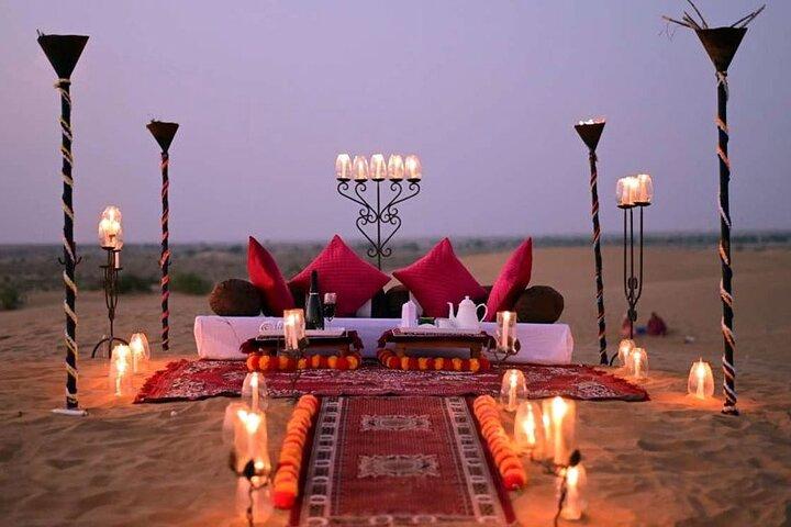 Dubaï Dîner romantique privé dans le désert avec Camel Ride Dune Bashing
