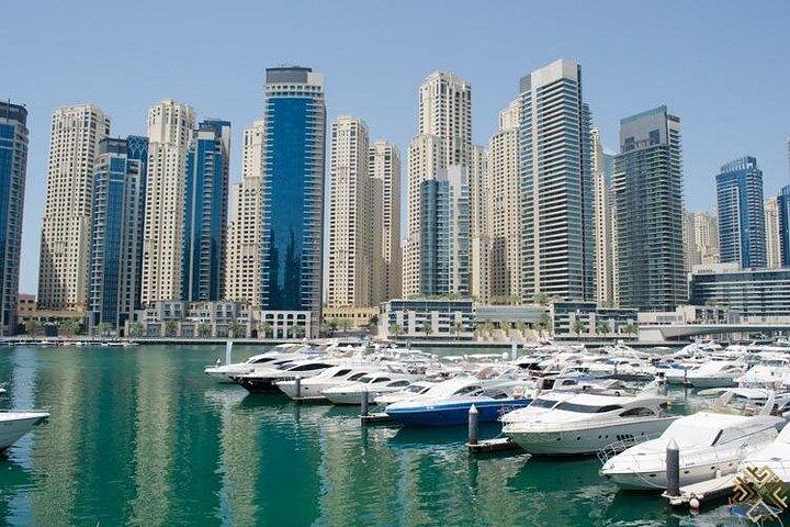 Tour en yacht dans la marina de Dubaï : profitez du petit-déjeuner avec transfert privé