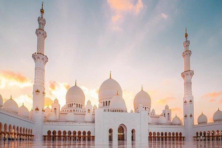 Visite guidée d'une demi-journée d'Abou Dhabi prise en charge incluse