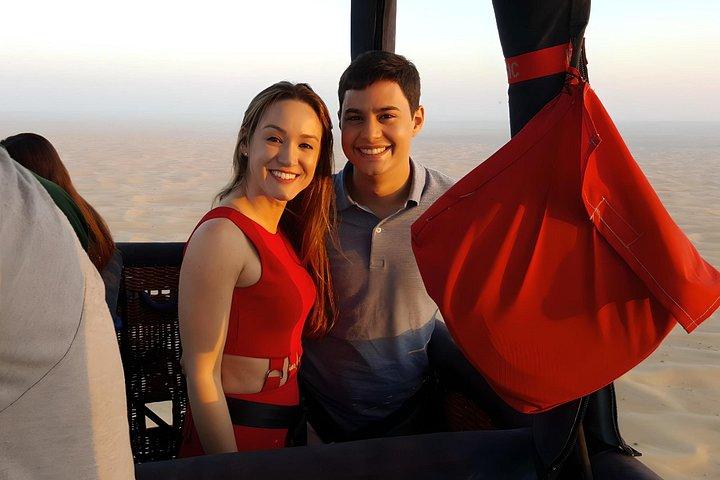 Excursion privée en montgolfière au-dessus du désert de Dubaï