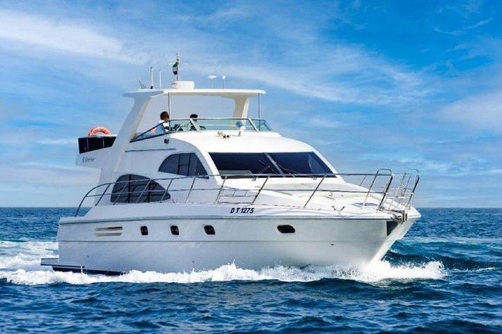 Dubaï Blue Water Tour sur un yacht de luxe privé à Dubai Marina