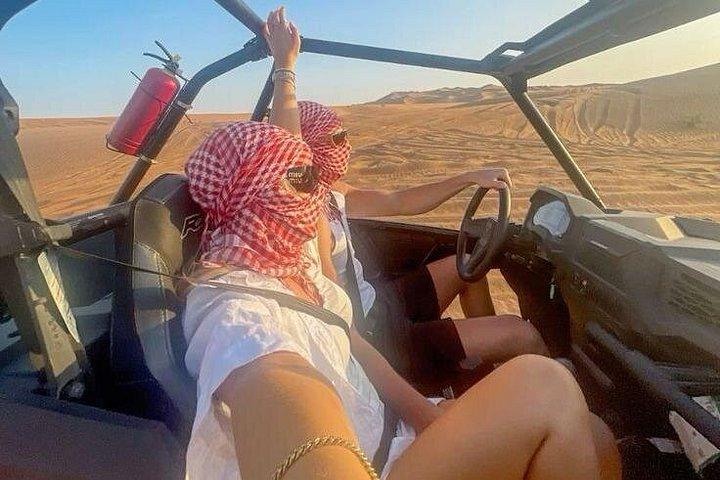 Promenade en buggy à Dubaï ( désert des dunes rouges )