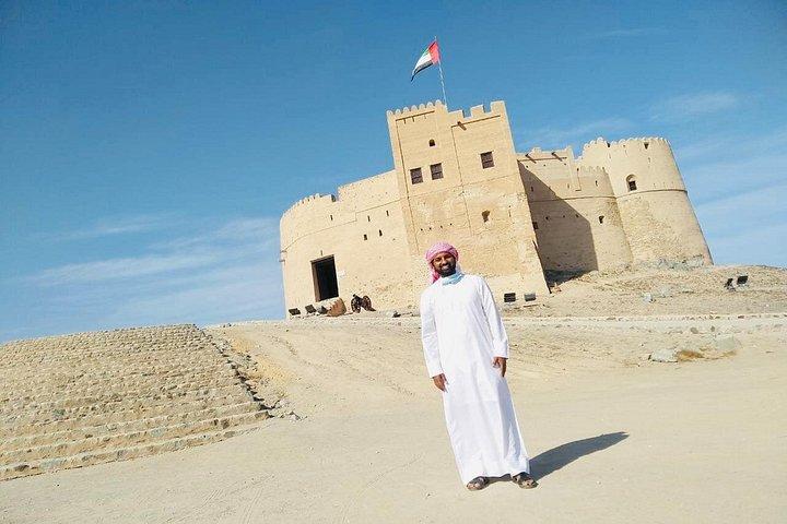 Explorez 6 Emirats en une journée Culture, histoire et escales panoramiques aux Emirats Arabes Unis