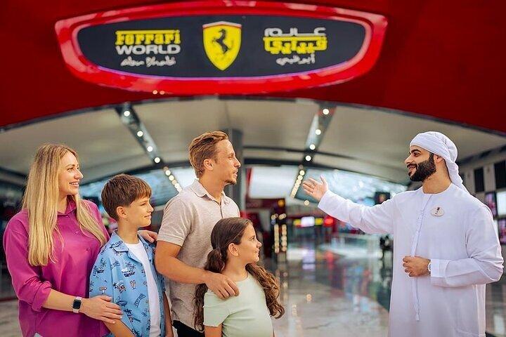 Visites privées d'une journée avec Ferrari World Ticket