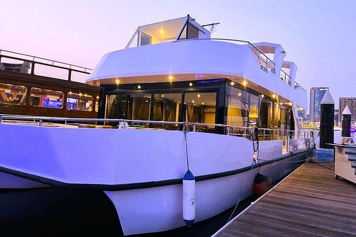Croisière sur le canal d'eau de Dubaï avec dîner