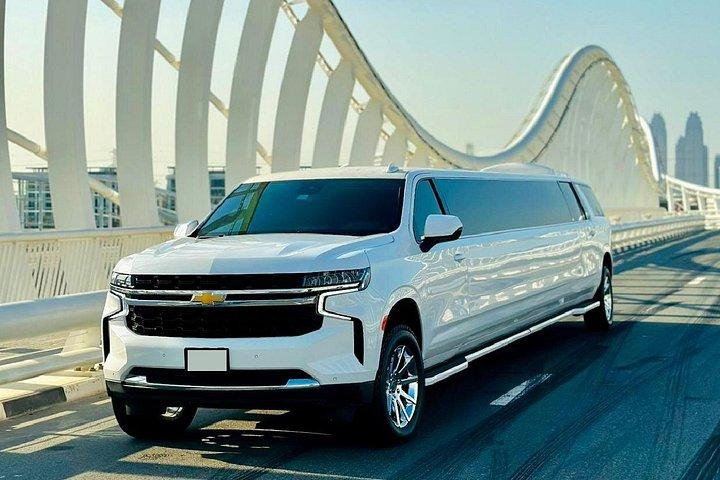 Roulez en limousine à Dubaï avec élégance avec une limousine stretch