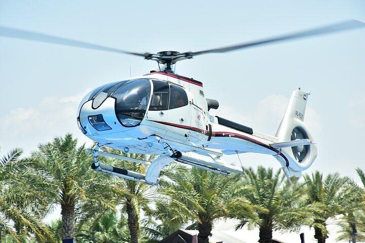 Promenade en hélicoptère à Abu Dhabi avec transfert complémentaire