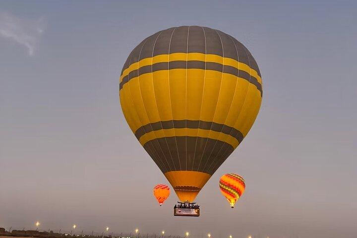 Tour en montgolfière au lever du soleil avec transport gratuit à Dubaï