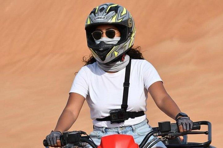 Dubaï Red Dunes VTT Quad Bike Camel Promenade et dîner barbecue
