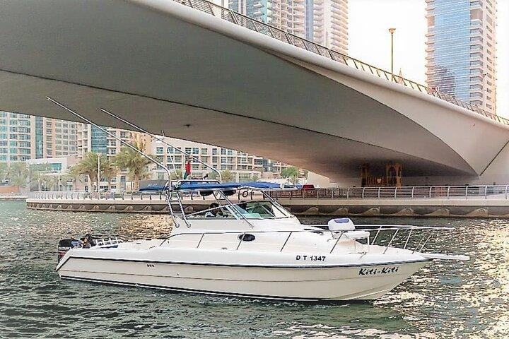Location de yacht privé à Dubai Marina avec boissons non alcoolisées illimitées