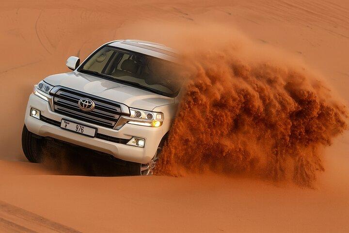 Safari Premium dans le désert de Dubaï – Dunes rouges, promenade à dos de chameau et dîner barbecue
