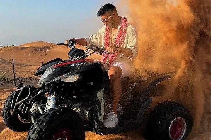 Safari, quad, chameau et dîner dans le désert