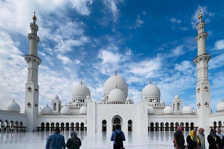 Excursion d'une journée à Abu Dhabi en petit groupe avec Expert Guide