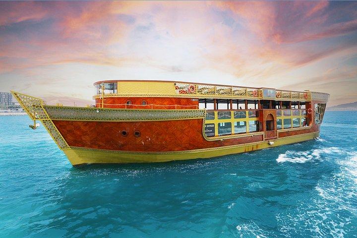 Visite du dîner croisière Mega Dhow de la marina de Dubaï incluant Pick n Drop