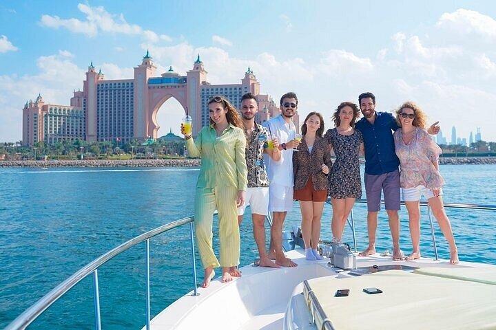 Excursion en yacht partagée à Dubaï