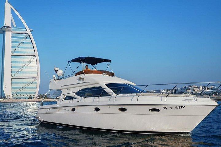 L'Ultimate Dubai Marina 3 heures de yachting privé avec barbecue en direct