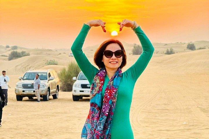 Escapade dans le désert à Dubaï : Safari dans les dunes rouges, balade à dos de chameau et barbecue