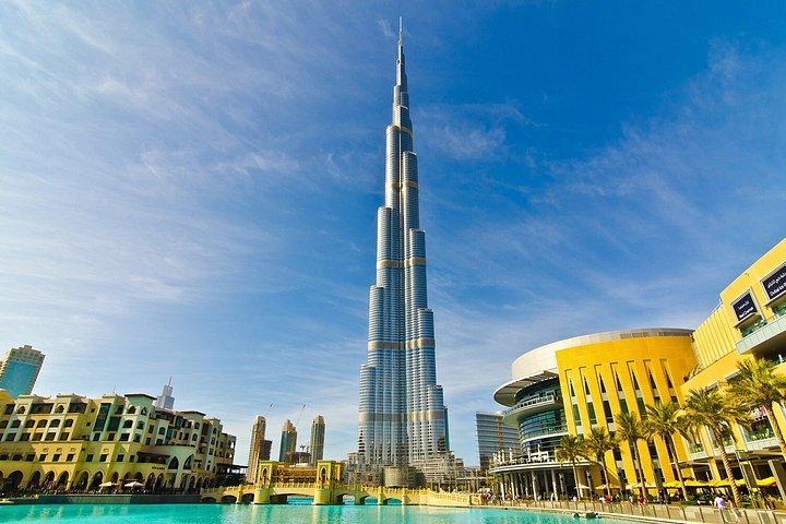 Burj Khalifa à l'entrée supérieure avec Dubaï Mall Walk Café Collations
