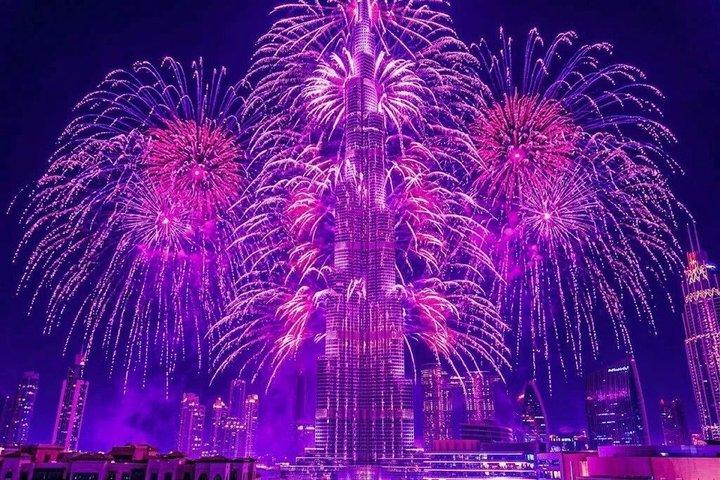Croisière dîner du Nouvel An à Dubaï avec vue sur les feux d'artifice du Burj Khalifa