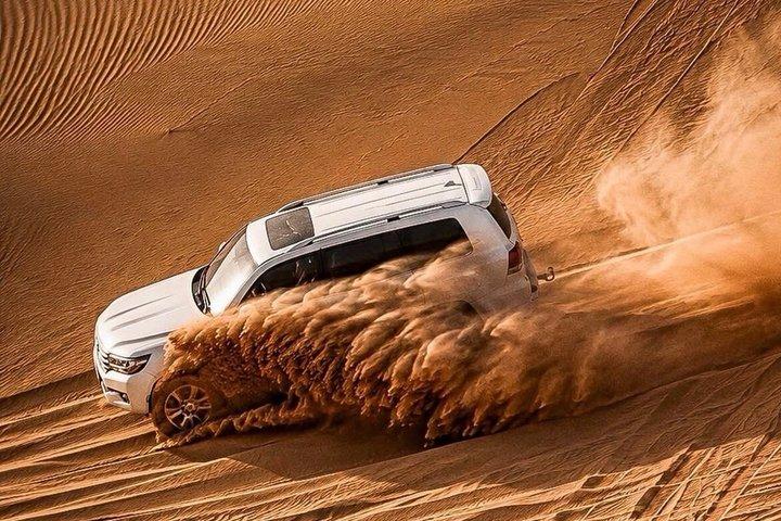 Safari dans le désert de Dubaï, dune bashing et balade à dos de chameau